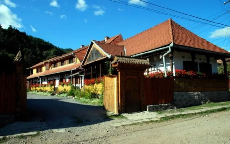 Praid Cazare | Motel (K0304-41) Imaginea poate fi supusă drepturilor de autor. Se recomandă contactarea titularului drepturilor.