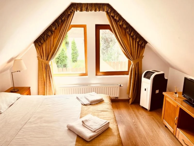 Praid Cazare | Motel (K0312-10) Imaginea poate fi supusă drepturilor de autor. Se recomandă contactarea titularului drepturilor.