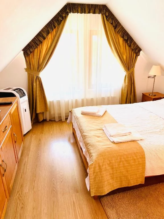 Praid Cazare | Motel (K0312-11) Imaginea poate fi supusă drepturilor de autor. Se recomandă contactarea titularului drepturilor.