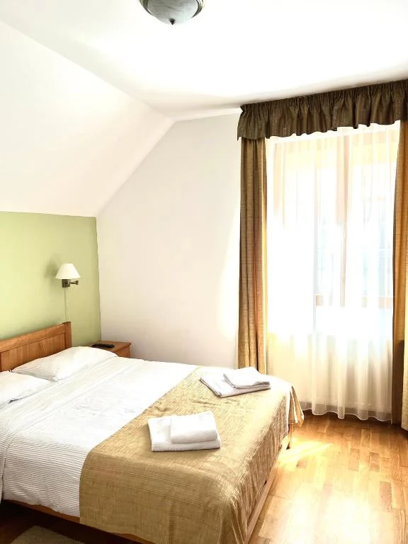 Parajd Szállás | Motel (K0312-17) A kép szerzői jogvédelem alatt állhat. Javasolt a kapcsolatfelvétel a jog tulajdonossal.