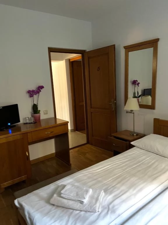 Praid Cazare | Motel (K0312-23) Imaginea poate fi supusă drepturilor de autor. Se recomandă contactarea titularului drepturilor.