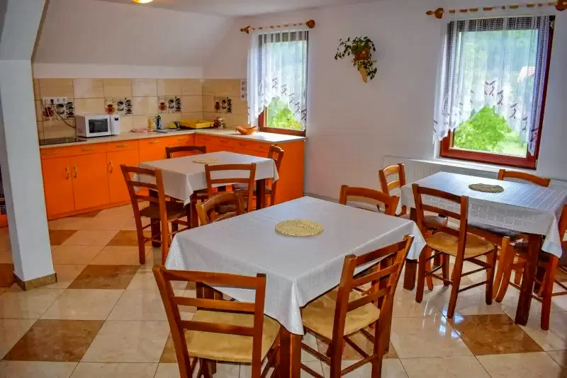 Parajd Szállás | Motel (K0397-1) A kép szerzői jogvédelem alatt állhat. Javasolt a kapcsolatfelvétel a jog tulajdonossal.