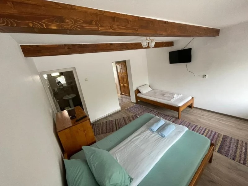 Praid Cazare | Motel (K0710-11) Imaginea poate fi supusă drepturilor de autor. Se recomandă contactarea titularului drepturilor.