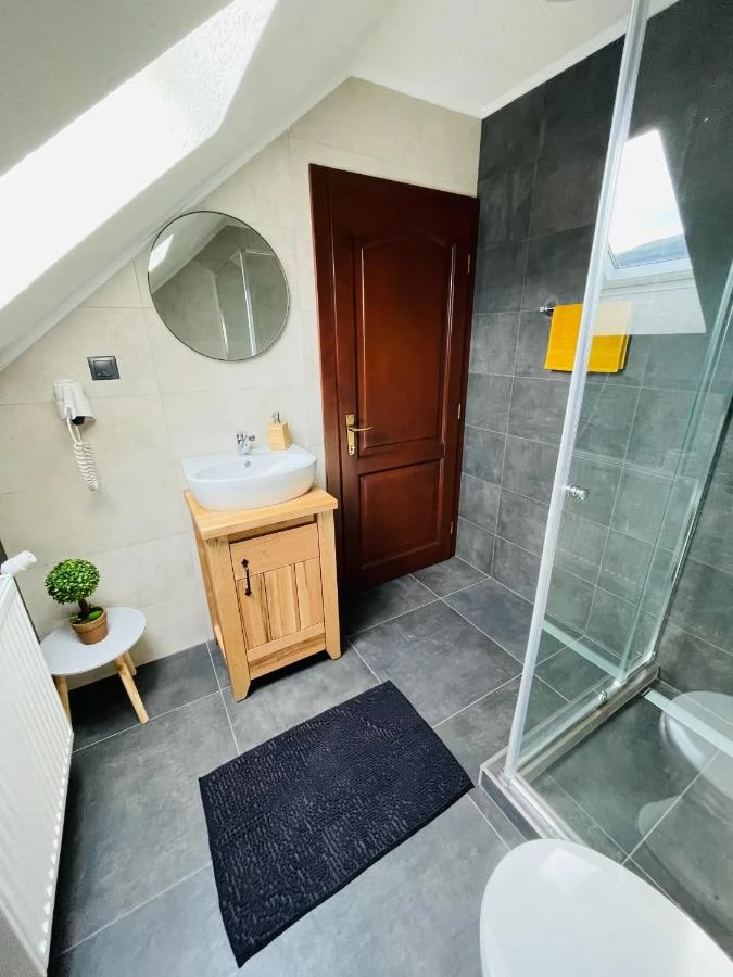 Praid Cazare | Motel (K0710-20) Imaginea poate fi supusă drepturilor de autor. Se recomandă contactarea titularului drepturilor.