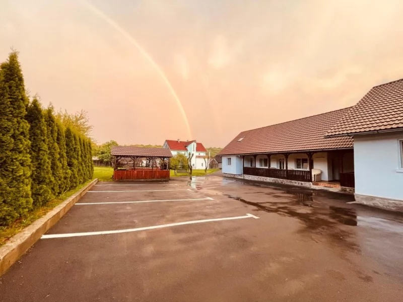 Praid Cazare | Motel (K0710-24) Imaginea poate fi supusă drepturilor de autor. Se recomandă contactarea titularului drepturilor.