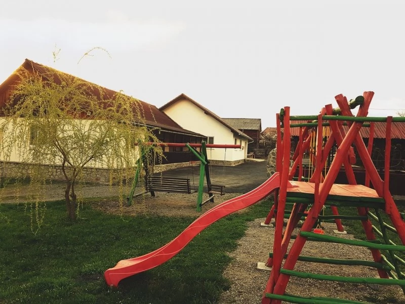 Praid Cazare | Motel (K0710-34) Imaginea poate fi supusă drepturilor de autor. Se recomandă contactarea titularului drepturilor.