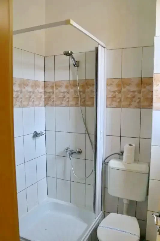 Praid Cazare | Motel (K0762-11) Imaginea poate fi supusă drepturilor de autor. Se recomandă contactarea titularului drepturilor.