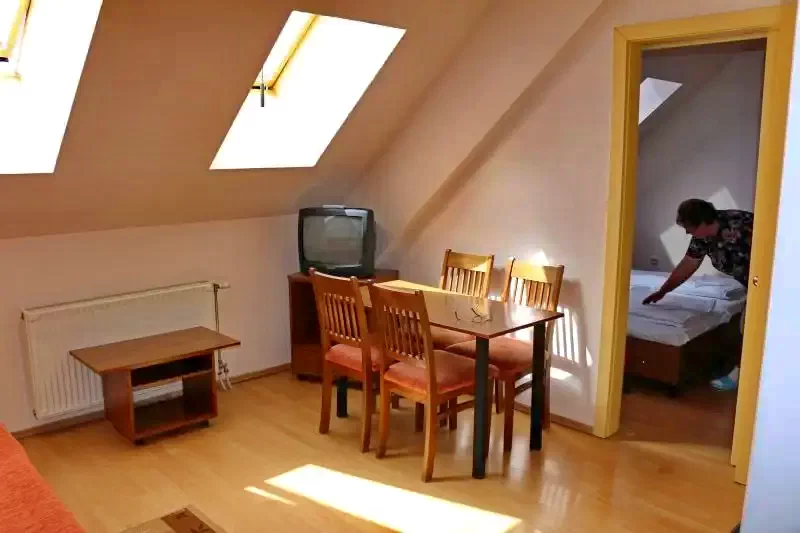 Praid Cazare | Motel (K0762-19) Imaginea poate fi supusă drepturilor de autor. Se recomandă contactarea titularului drepturilor.