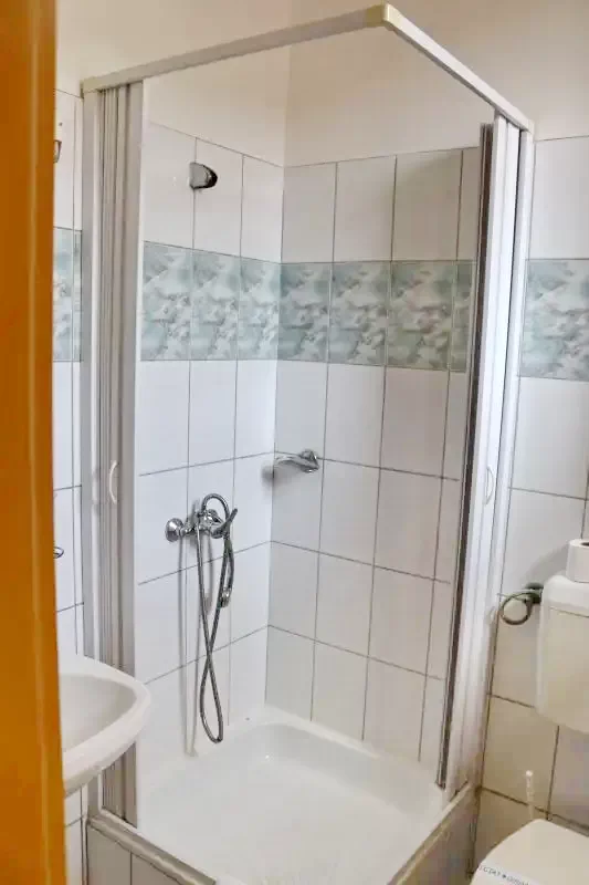 Praid Cazare | Motel (K0762-21) Imaginea poate fi supusă drepturilor de autor. Se recomandă contactarea titularului drepturilor.