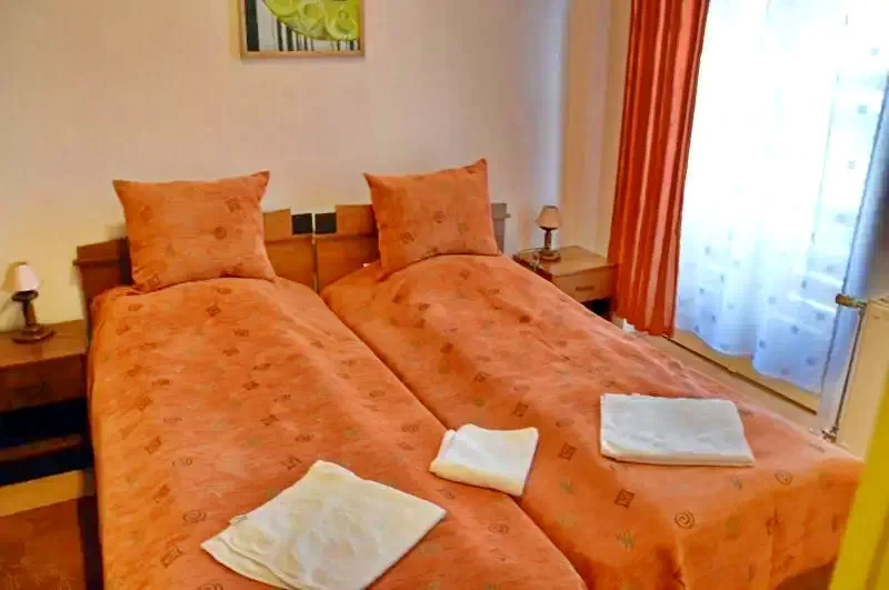 Praid Cazare | Motel (K0762-34) Imaginea poate fi supusă drepturilor de autor. Se recomandă contactarea titularului drepturilor.