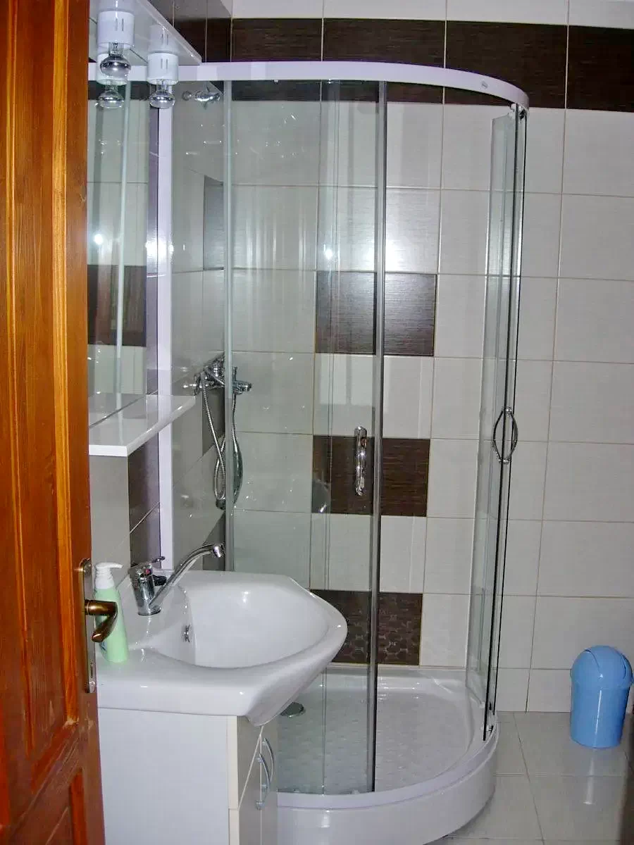 Praid Cazare | Motel (K0966-13) Imaginea poate fi supusă drepturilor de autor. Se recomandă contactarea titularului drepturilor.