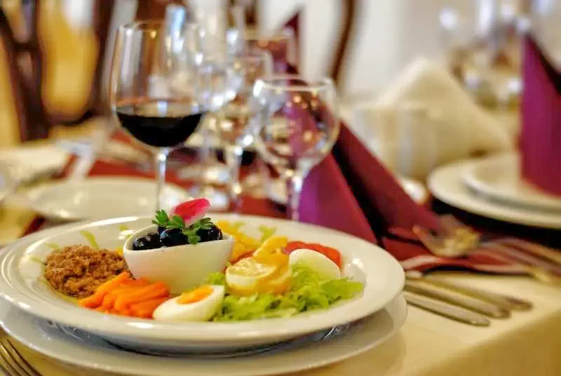 Praid Cazare | Motel (K0967-20) Imaginea poate fi supusă drepturilor de autor. Se recomandă contactarea titularului drepturilor.