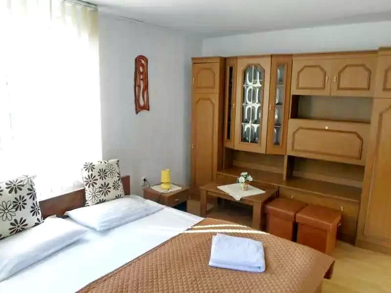 Parajd Szállás | Panzió (K0971-17) A kép szerzői jogvédelem alatt állhat. Javasolt a kapcsolatfelvétel a jog tulajdonossal.