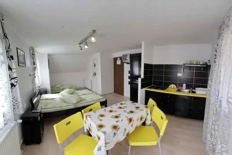 Praid Cazare | Motel (K0976-4) Imaginea poate fi supusă drepturilor de autor. Se recomandă contactarea titularului drepturilor.