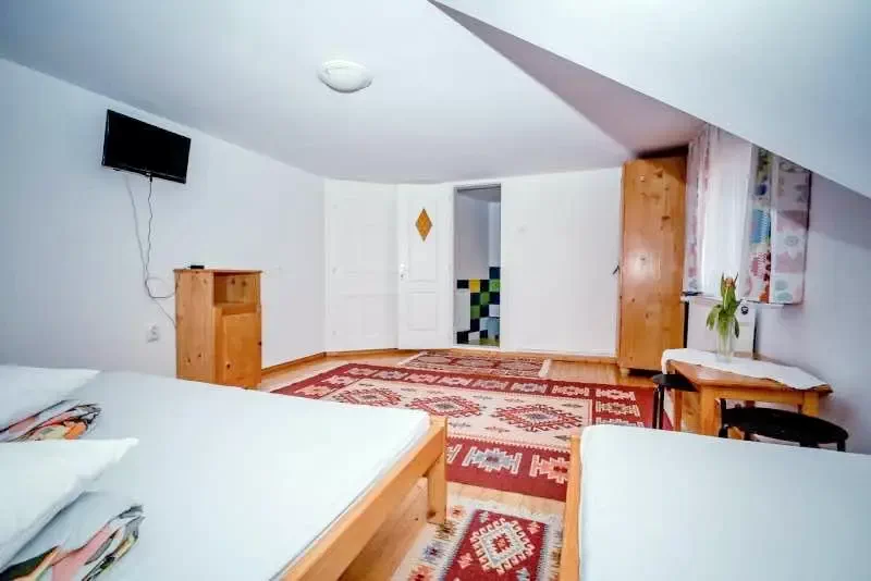 Praid Cazare | Motel (K0976-26) Imaginea poate fi supusă drepturilor de autor. Se recomandă contactarea titularului drepturilor.