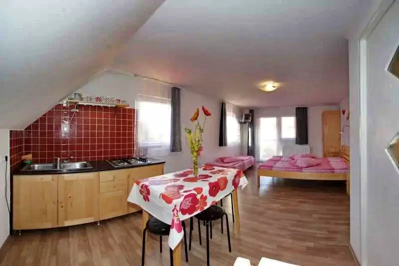 Praid Cazare | Motel (K0976-30) Imaginea poate fi supusă drepturilor de autor. Se recomandă contactarea titularului drepturilor.