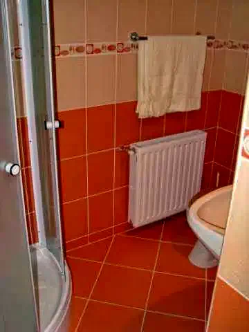 Praid Cazare | Motel (K0977-7) Imaginea poate fi supusă drepturilor de autor. Se recomandă contactarea titularului drepturilor.