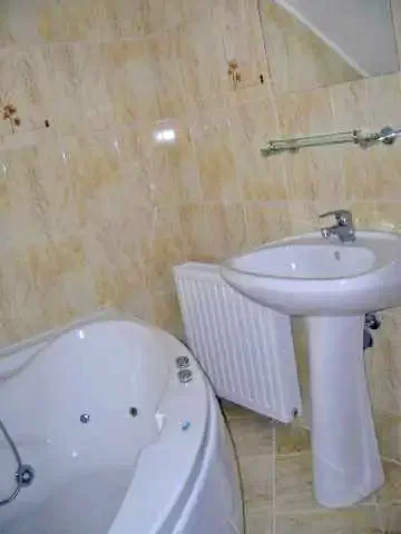 Praid Cazare | Motel (K0977-20) Imaginea poate fi supusă drepturilor de autor. Se recomandă contactarea titularului drepturilor.