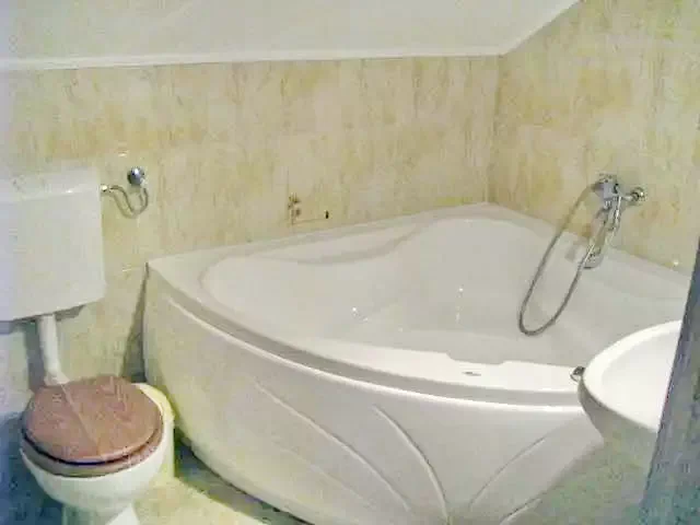 Praid Cazare | Motel (K0977-22) Imaginea poate fi supusă drepturilor de autor. Se recomandă contactarea titularului drepturilor.