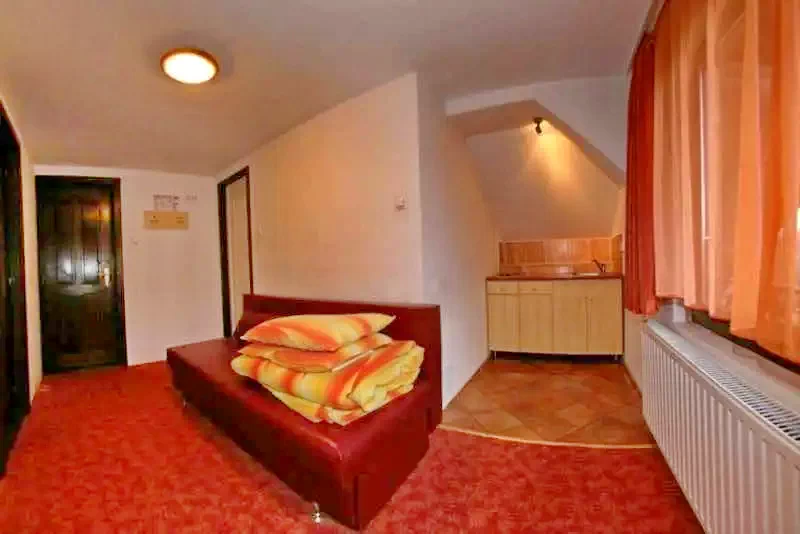 Praid Cazare | Motel (K0977-23) Imaginea poate fi supusă drepturilor de autor. Se recomandă contactarea titularului drepturilor.