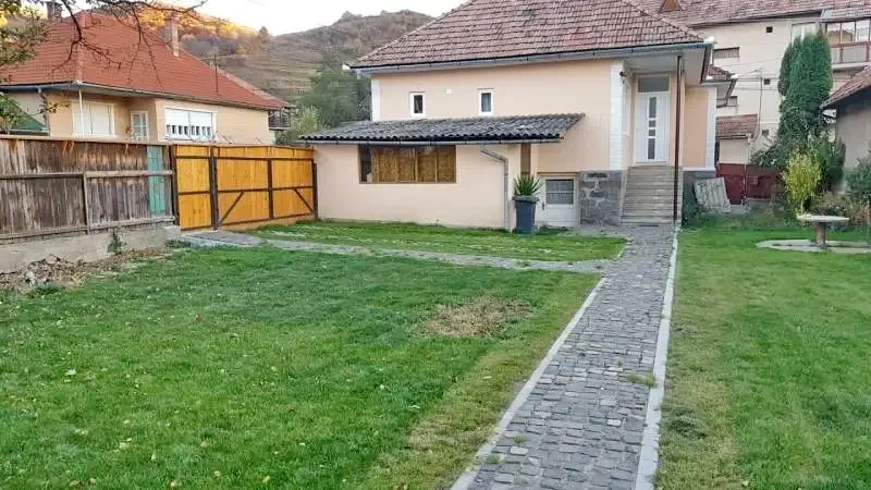 Parajd Szállás | Kulcsosház / Turisztikai faház (K1120-27) A kép szerzői jogvédelem alatt állhat. Javasolt a kapcsolatfelvétel a jog tulajdonossal.