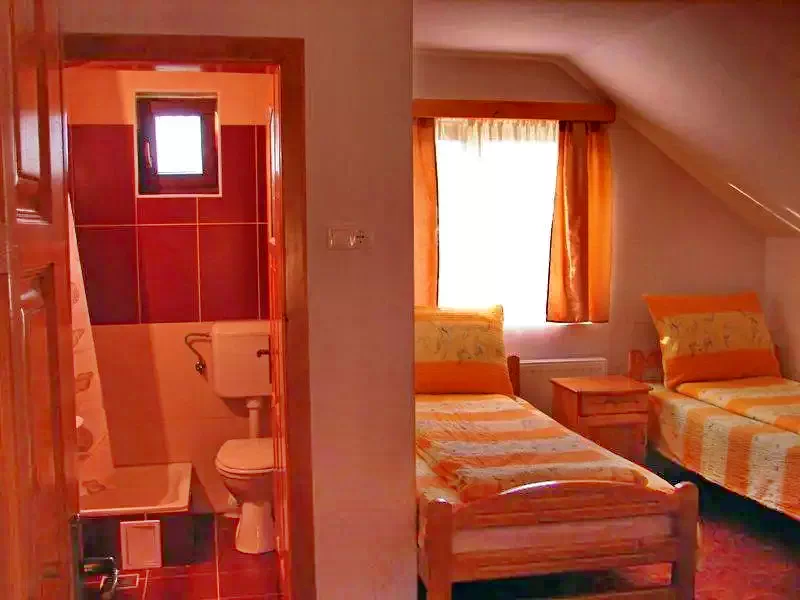 Praid Cazare | Motel (K1130-15) Imaginea poate fi supusă drepturilor de autor. Se recomandă contactarea titularului drepturilor.