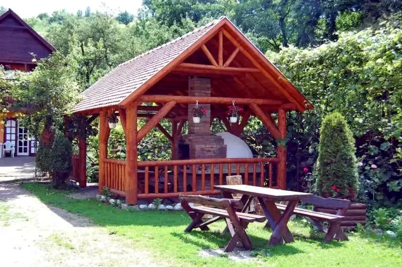 Praid Cazare | Motel (K1130-23) Imaginea poate fi supusă drepturilor de autor. Se recomandă contactarea titularului drepturilor.