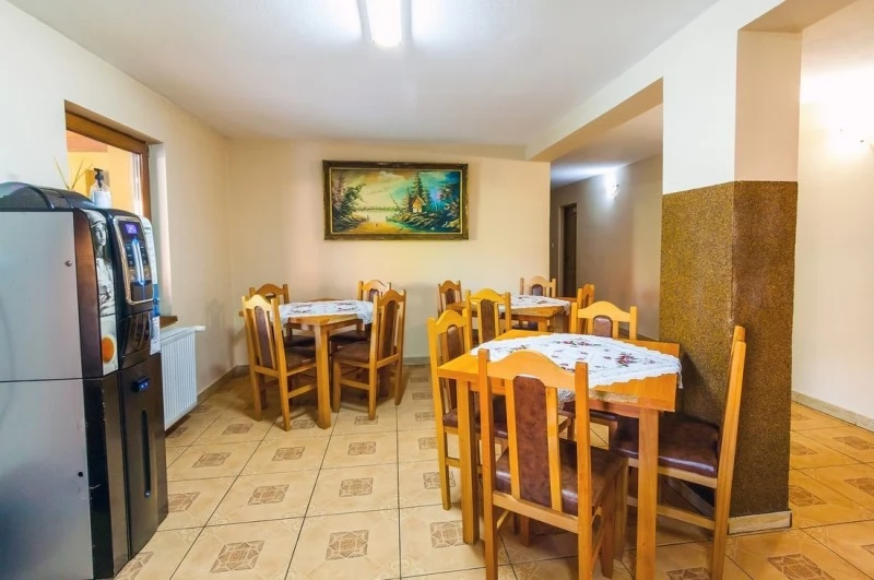 Praid Cazare | Motel (K1453-20) Imaginea poate fi supusă drepturilor de autor. Se recomandă contactarea titularului drepturilor.