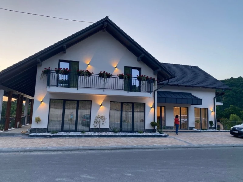 Praid Cazare | Motel (K1577-30) Imaginea poate fi supusă drepturilor de autor. Se recomandă contactarea titularului drepturilor.