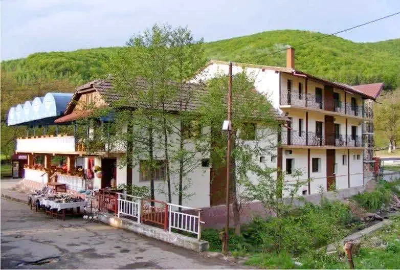 Kiskoh Szállás | Motel (K0076-21) A kép szerzői jogvédelem alatt állhat. Javasolt a kapcsolatfelvétel a jog tulajdonossal.