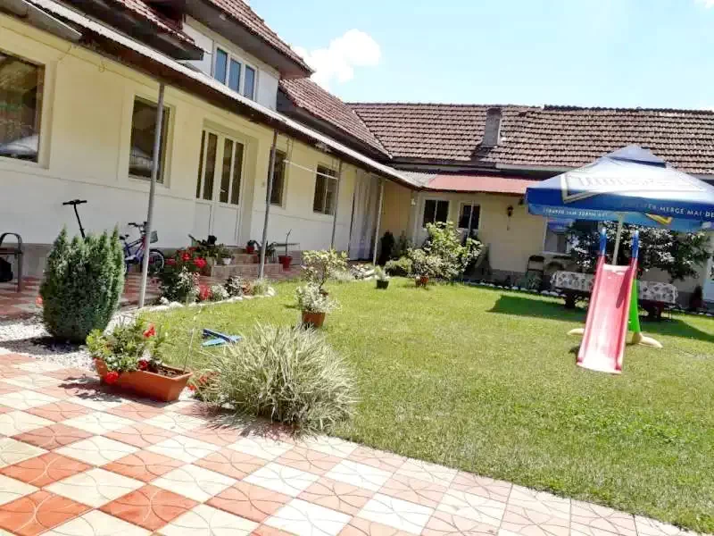 Chișcău Cazare | Motel (K0232-5) Imaginea poate fi supusă drepturilor de autor. Se recomandă contactarea titularului drepturilor.