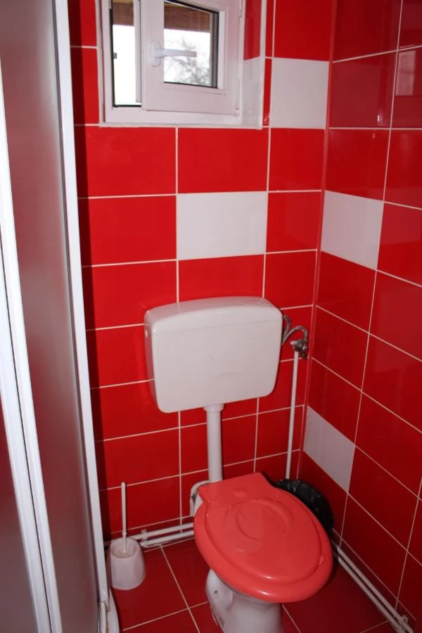 Chișcău Cazare | Motel (K0419-21) Imaginea poate fi supusă drepturilor de autor. Se recomandă contactarea titularului drepturilor.