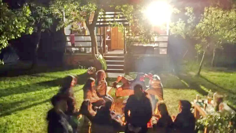 Kiskoh Szállás | Üdülőfalu (K0463-26) A kép szerzői jogvédelem alatt állhat. Javasolt a kapcsolatfelvétel a jog tulajdonossal.