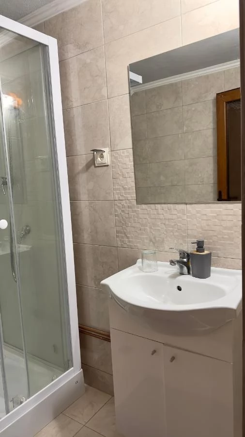 Chișcău Cazare | Motel (K0466-39) Imaginea poate fi supusă drepturilor de autor. Se recomandă contactarea titularului drepturilor.