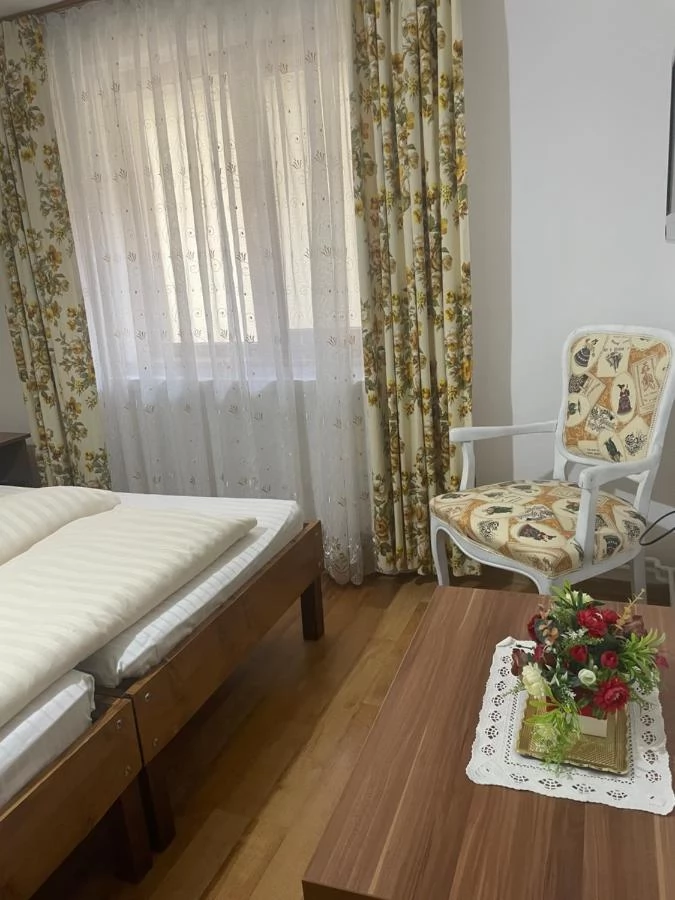 Chișcău Cazare | Motel (K0466-49) Imaginea poate fi supusă drepturilor de autor. Se recomandă contactarea titularului drepturilor.