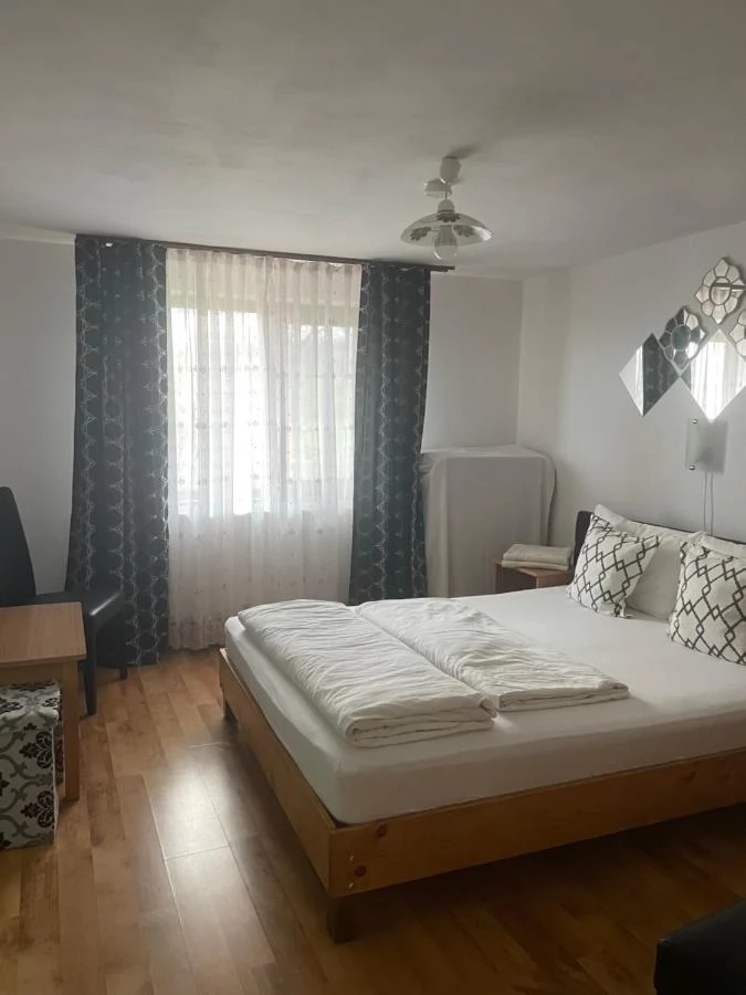 Chișcău Cazare | Motel (K0466-56) Imaginea poate fi supusă drepturilor de autor. Se recomandă contactarea titularului drepturilor.