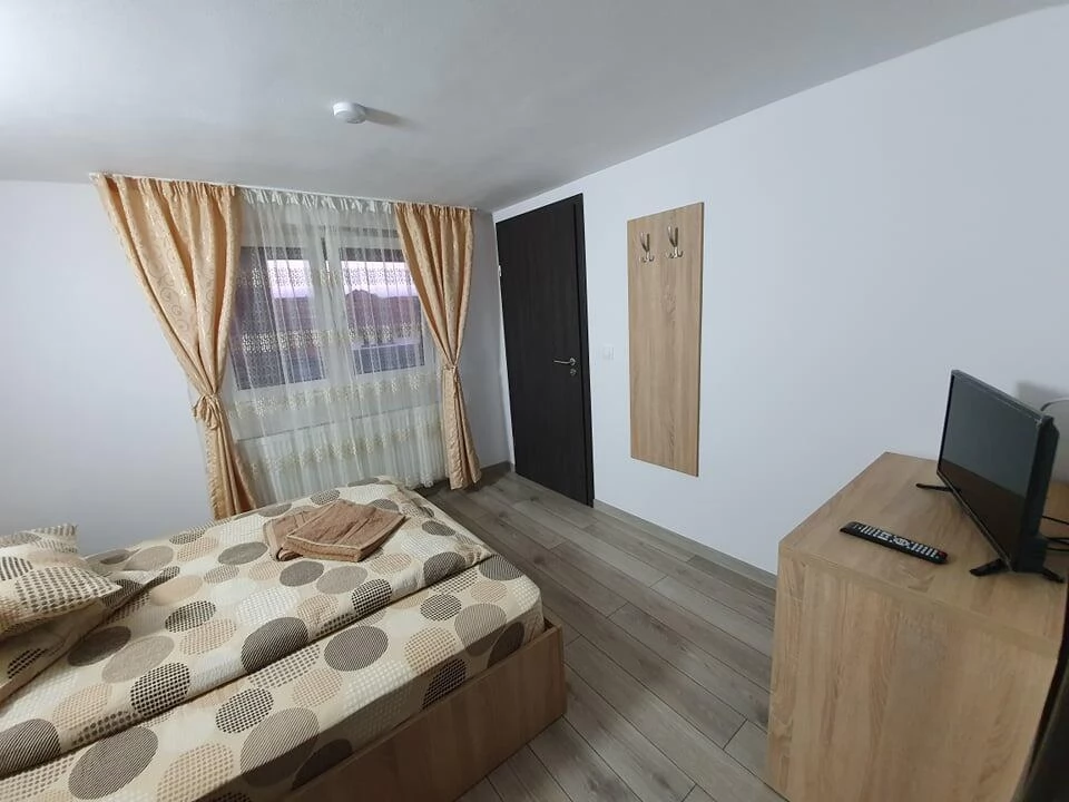 Chișcău Cazare | Motel (K1464-13) Imaginea poate fi supusă drepturilor de autor. Se recomandă contactarea titularului drepturilor.