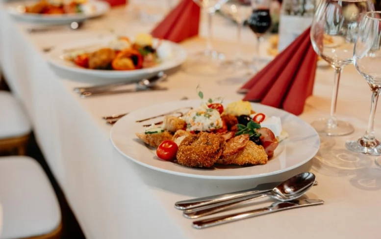 Csíksomlyó, Csíkszereda Szállás | Hotel*** (K1491-7) A kép szerzői jogvédelem alatt állhat. Javasolt a kapcsolatfelvétel a jog tulajdonossal. Csíksomlyó, Csíkszereda Szállás | Hotel*** (K1491-7) A kép szerzői jogvédelem alatt állhat. Javasolt a kapcsolatfelvétel a jog tulajdonossal.