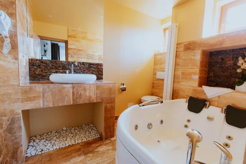 Csíksomlyó, Csíkszereda Szállás | Hotel*** (K1491-26) A kép szerzői jogvédelem alatt állhat. Javasolt a kapcsolatfelvétel a jog tulajdonossal. Csíksomlyó, Csíkszereda Szállás | Hotel*** (K1491-26) A kép szerzői jogvédelem alatt állhat. Javasolt a kapcsolatfelvétel a jog tulajdonossal.