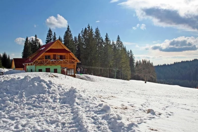 Pasul Bucin Cazare | Motel (K0668-19) Imaginea poate fi supusă drepturilor de autor. Se recomandă contactarea titularului drepturilor.