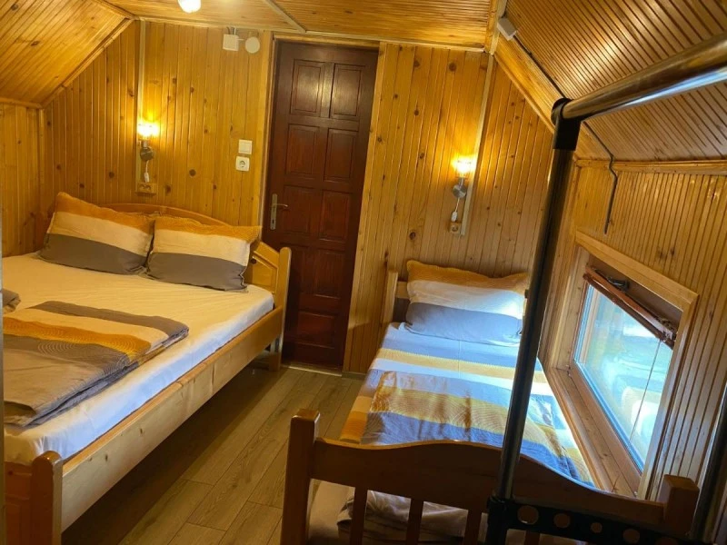 Csíkszereda Szállás | Üdülőfalu (K0223-10) A kép szerzői jogvédelem alatt állhat. Javasolt a kapcsolatfelvétel a jog tulajdonossal.