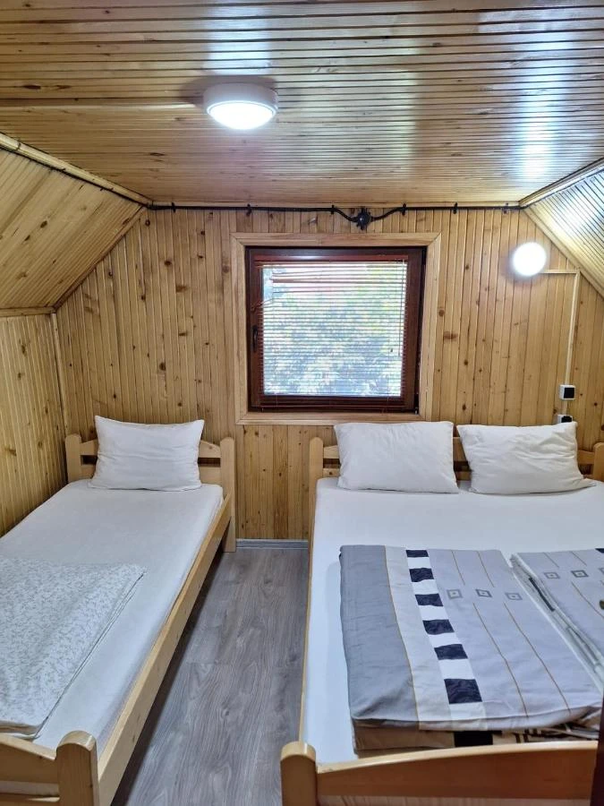 Szállás Miercurea Ciuc - Cabana Miska | Csíkszereda - Miska Kulcsosház. A kép szerzői jogvédelem alatt állhat. Javasolt a kapcsolatfelvétel a jog tulajdonossal.