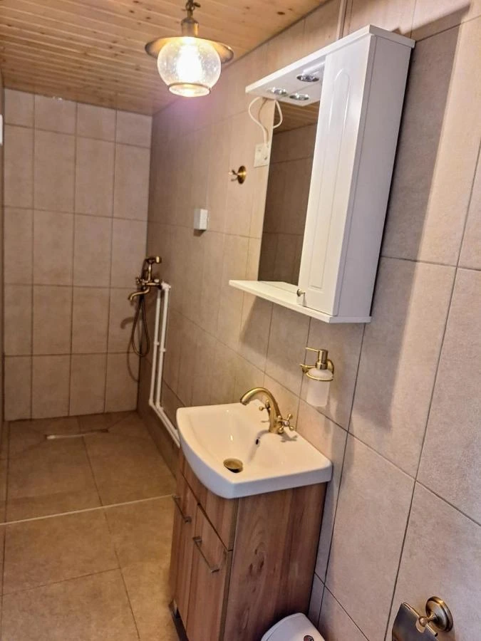 Miercurea Ciuc Cazare | Cabană (K0223-33) Imaginea poate fi supusă drepturilor de autor. Se recomandă contactarea titularului drepturilor.