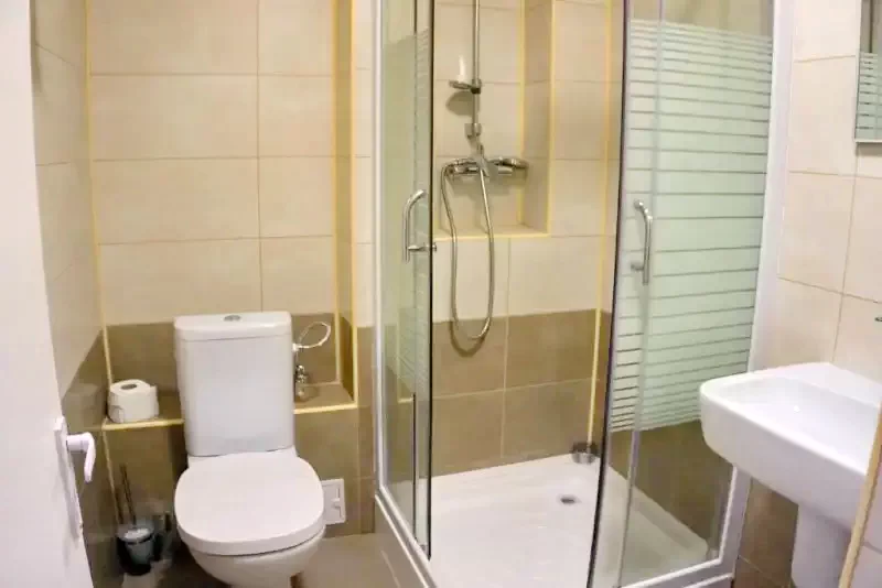 Csíkszereda Szállás | Hotel** (K1402-33) A kép szerzői jogvédelem alatt állhat. Javasolt a kapcsolatfelvétel a jog tulajdonossal. Csíkszereda Szállás | Hotel** (K1402-33) A kép szerzői jogvédelem alatt állhat. Javasolt a kapcsolatfelvétel a jog tulajdonossal.