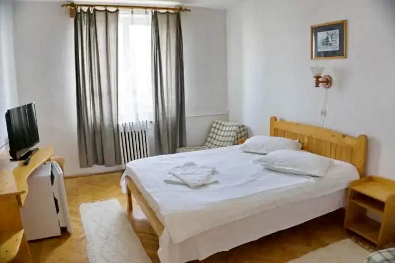 Csíkszereda Szállás | Hotel** (K1402-34) A kép szerzői jogvédelem alatt állhat. Javasolt a kapcsolatfelvétel a jog tulajdonossal. Csíkszereda Szállás | Hotel** (K1402-34) A kép szerzői jogvédelem alatt állhat. Javasolt a kapcsolatfelvétel a jog tulajdonossal.