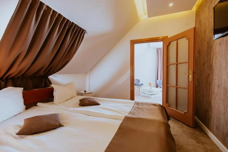 Csíksomlyó, Csíkszereda Szállás | Turisztikai panzió (K1491-44) A kép szerzői jogvédelem alatt állhat. Javasolt a kapcsolatfelvétel a jog tulajdonossal.