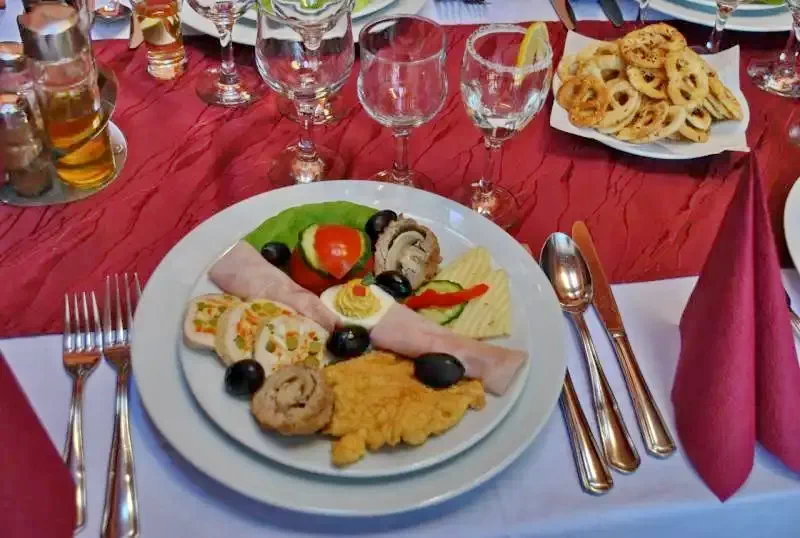 Miercurea Ciuc Cazare | Motel (K0078-37) Imaginea poate fi supusă drepturilor de autor. Se recomandă contactarea titularului drepturilor.