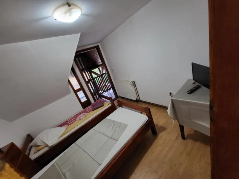 Miercurea Ciuc Cazare | Motel (K0147-11) Imaginea poate fi supusă drepturilor de autor. Se recomandă contactarea titularului drepturilor.