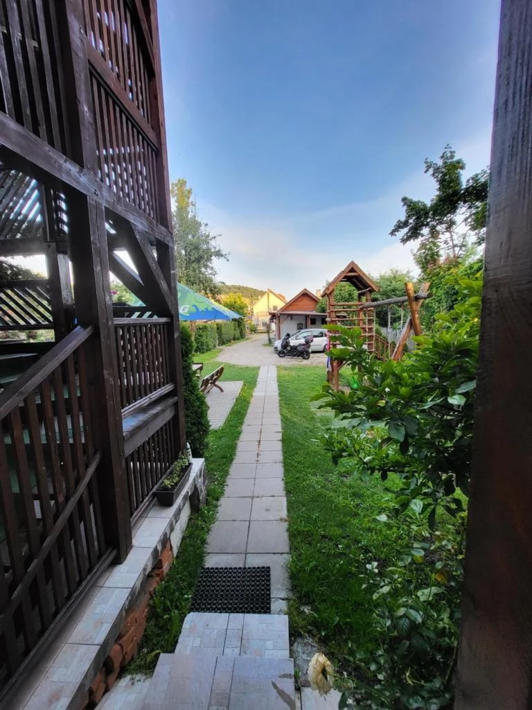 Csíkszereda Szállás | Motel (K0147-22) A kép szerzői jogvédelem alatt állhat. Javasolt a kapcsolatfelvétel a jog tulajdonossal.