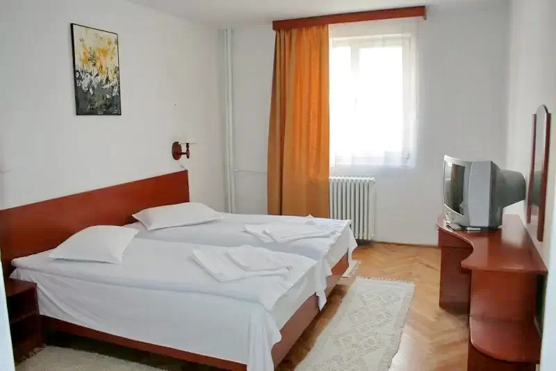 Csíkszereda Szállás | Hotel** (K1402-13) A kép szerzői jogvédelem alatt állhat. Javasolt a kapcsolatfelvétel a jog tulajdonossal.